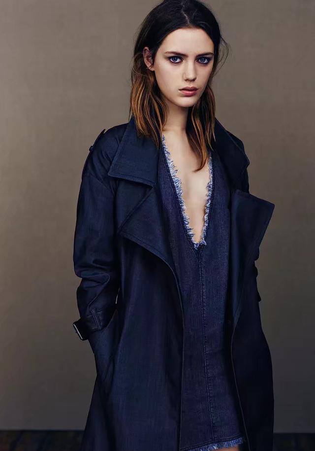 艾瑟西施,小仙女超模也有知性的一面