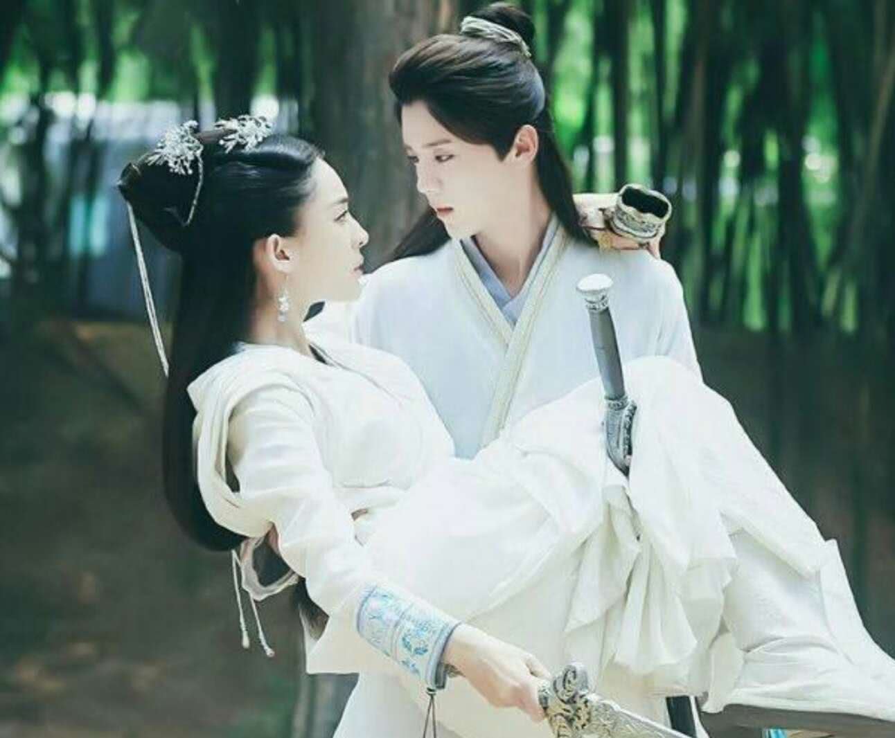 和鹿晗亲密接触的明星最后一个是一生的最爱