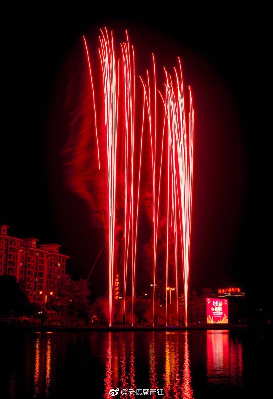 对于烟花的拍摄技巧,相信很多人都难掌握|nikon|烟花|拍摄_新浪新闻