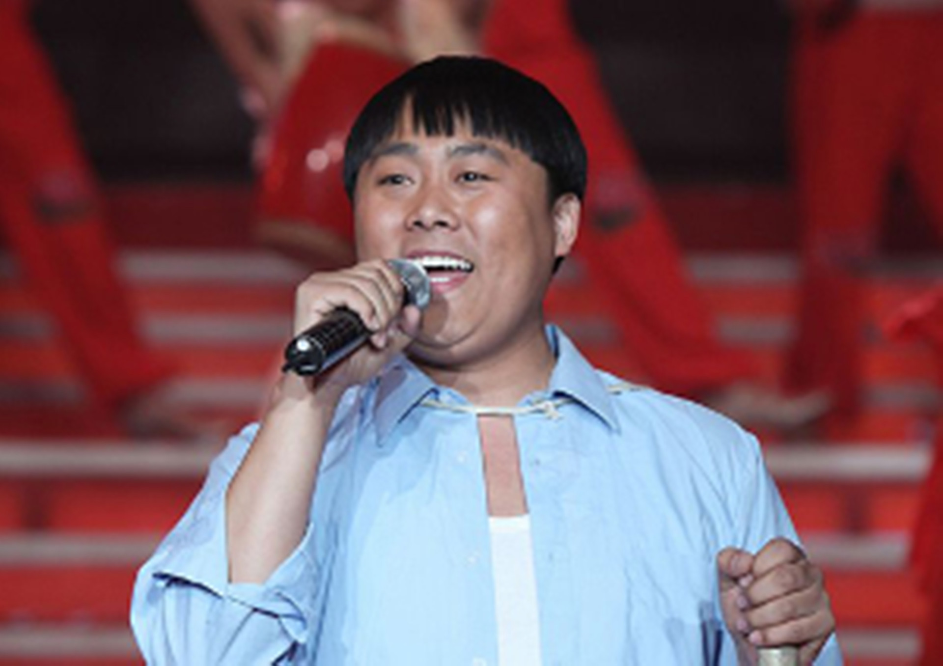 在《星光大道》骗过所有人,扮演农民走红,身家过亿多套豪宅