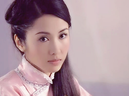 tvb女星清宫装扮,佘诗曼令人难忘,胡杏儿淡妆漂亮宣萱显老态