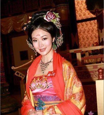 《宫心计》,《金枝欲孽2》这两部剧中认识她的,其饰演的王贵妃,书兰