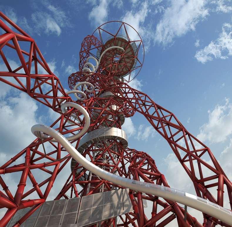 世界最高最长滑梯, 耗资2亿高60层楼, 曾被批是英国最大面子工程