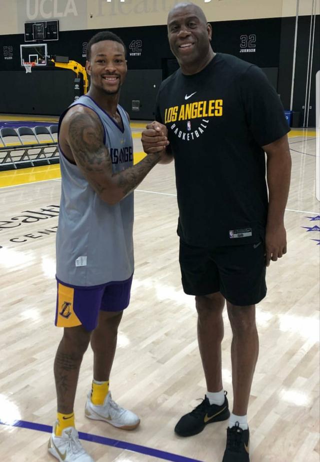 奥尼尔没退役就被球迷成为奥胖,退役了直接变成巨胖.