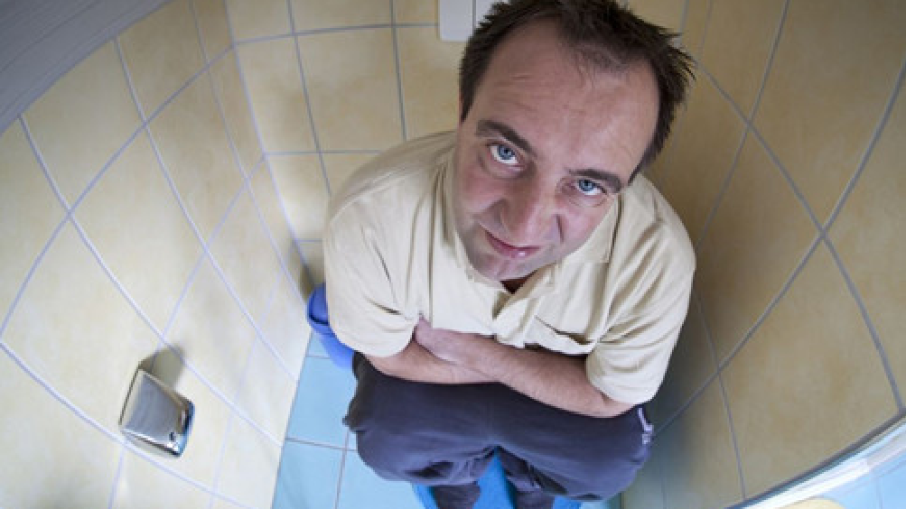 重口味来了!世界上第一个被屎憋死的人,去世后大肠被展览!