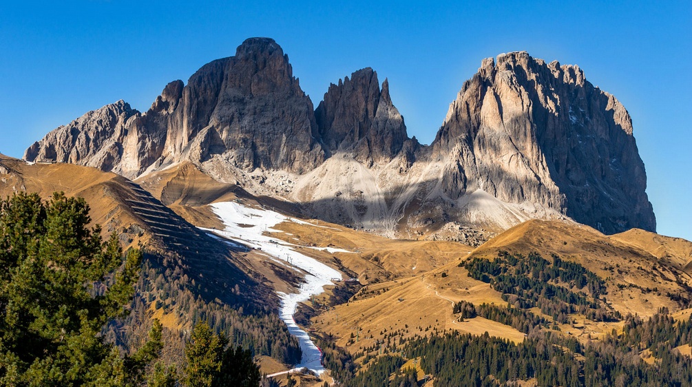 多洛米蒂山脉dolomites位于意大利东北部