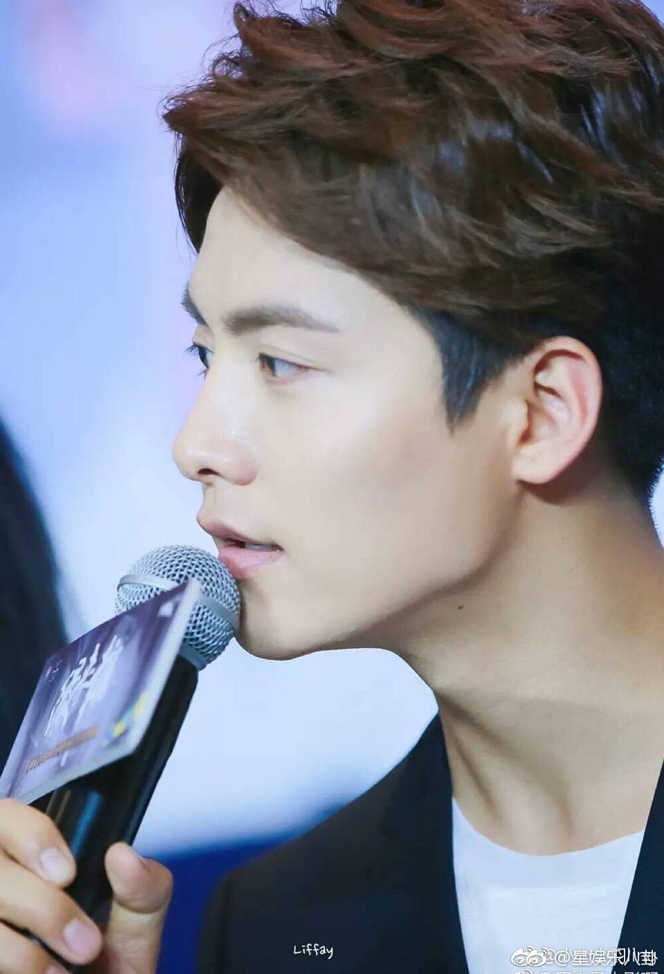 马天宇侧颜杀,丰神俊朗,眉目如画,是漫画里走出来的"少年"呐_新浪看点