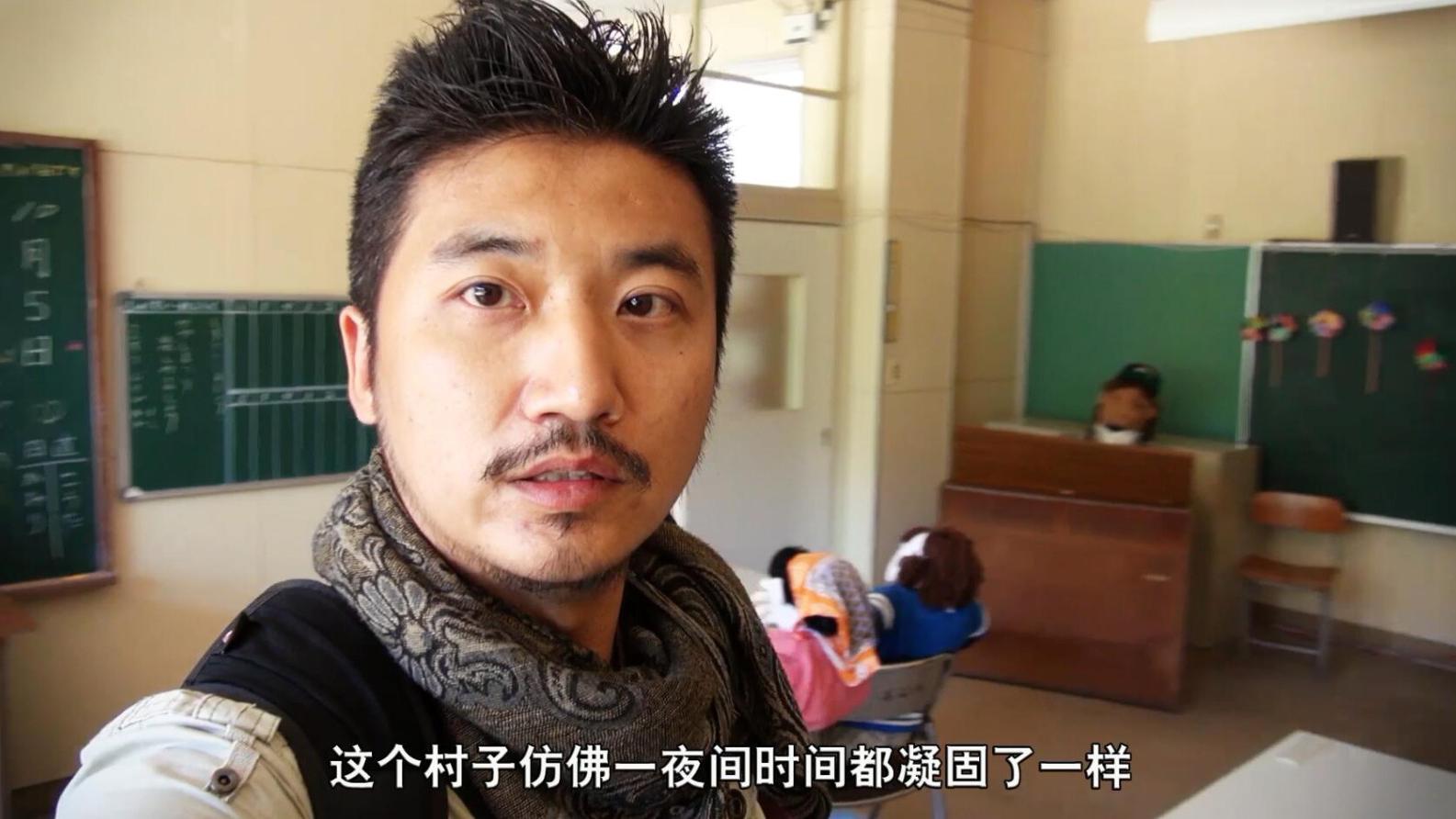 雷探长探秘日本荒村学校,放满稻草人,时间停止