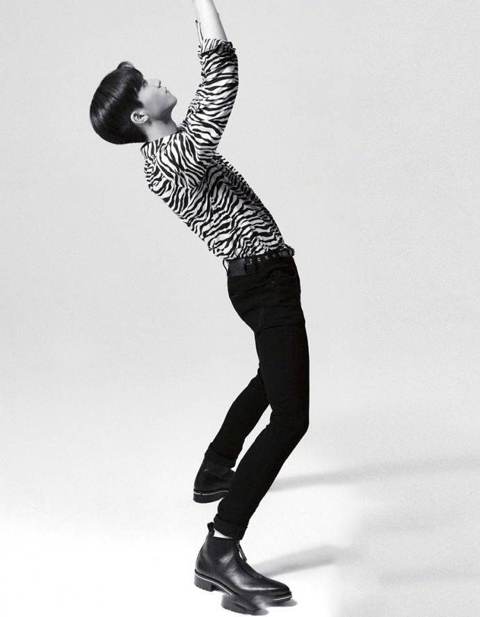 可甜可盐酷帅阳光少年陈立农,拍起硬照来越来越有感觉了