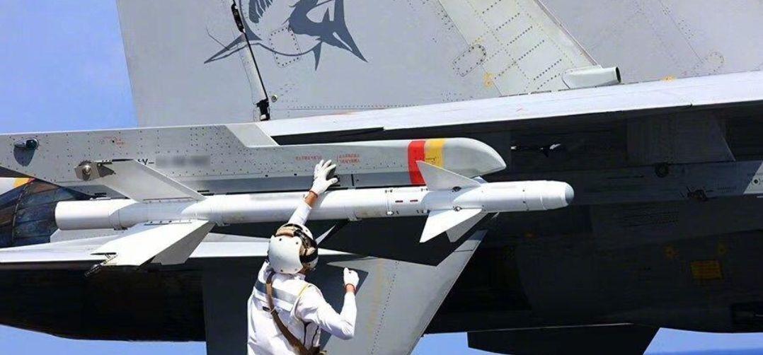 新机挂旧弹:歼15为何挂载已经落后的空空导弹?