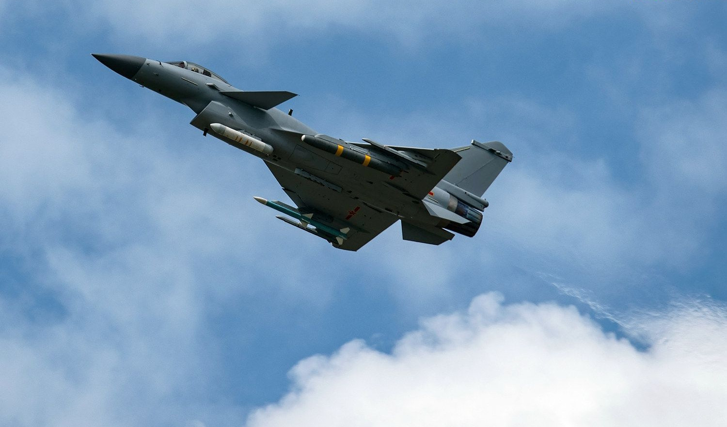 国产歼10型战斗机由保密到正式服役到出改进型不断发展壮大中