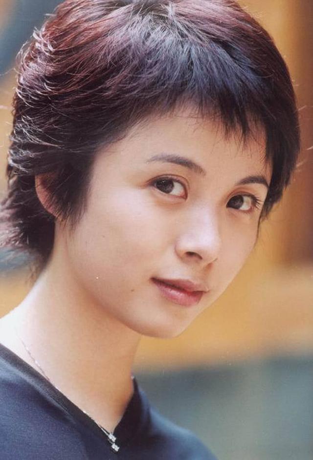 出道22年零绯闻,31岁嫁给了爱情,如今38岁带着儿子,日子幸福