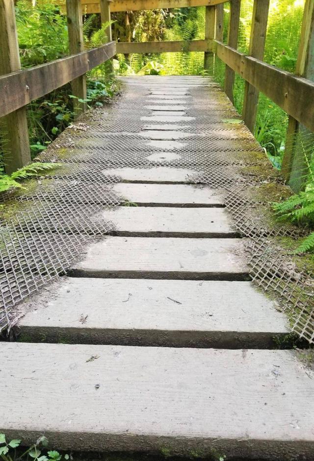 滴水穿石,这就是"时间"在这些物品上留下的痕迹