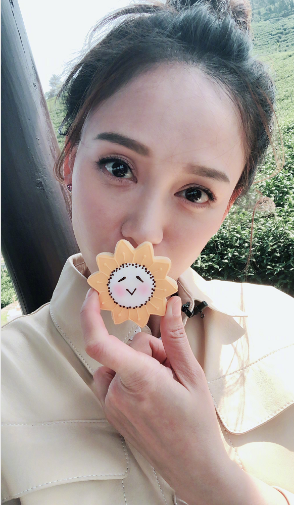 陈乔恩爱心唇太放飞自我了隔着屏蔽看到陈乔恩逗比欢乐多的感觉