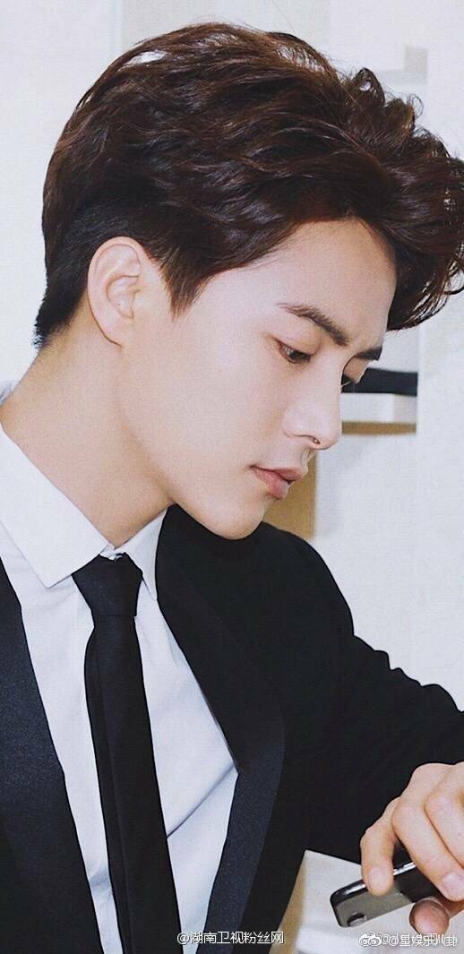马天宇侧颜杀,丰神俊朗,眉目如画,是漫画里走出来的"少年"呐_新浪看点