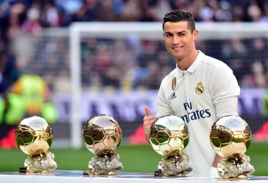 土超拒绝当冤大头!28岁多特蒙德中场身价350万欧索要400万欧年薪,贝西克塔斯怒摔茶杯