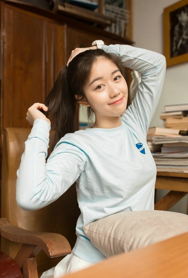 清纯甜美美女高中生居家生活俏皮可爱写真