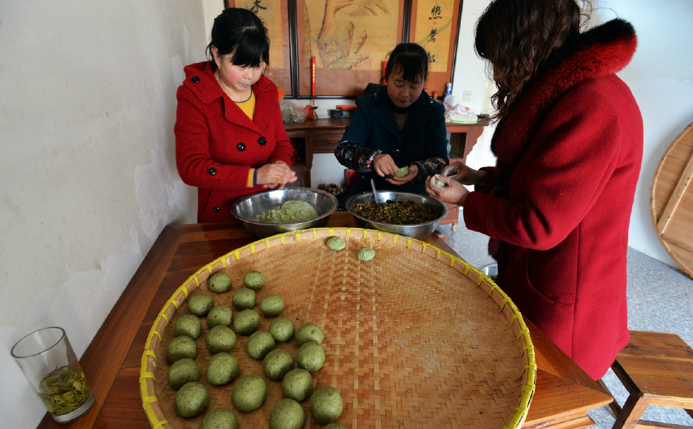 农村田野间的野菜,加点米粉一起蒸,营养丰富城里人很少吃过