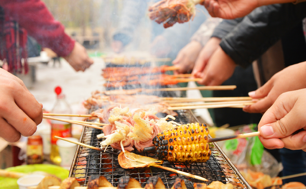 实拍太原晋阳湖烧烤聚餐,很久没去,现在这还让烧烤吗