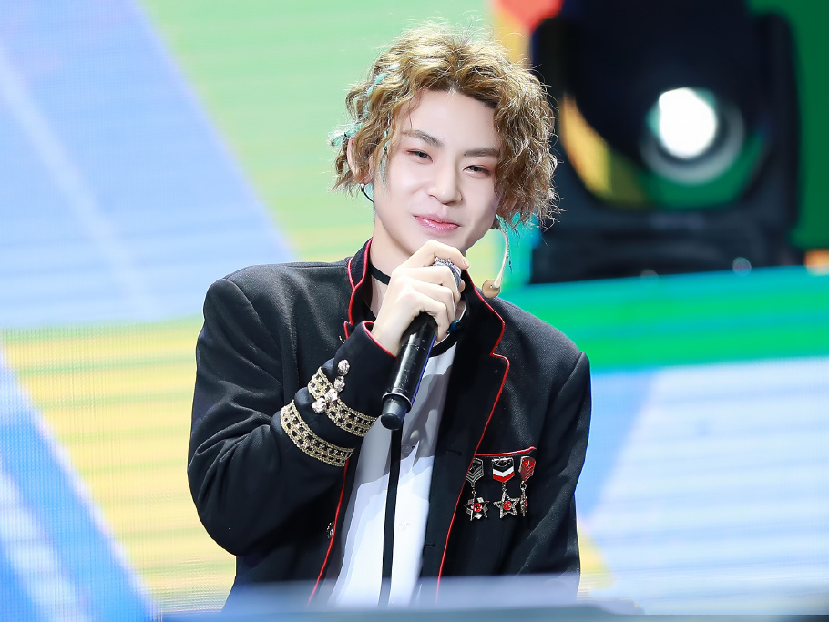 大背头已经out了,男神们都爱泡面卷发,蔡徐坤朱正廷都抢着换!