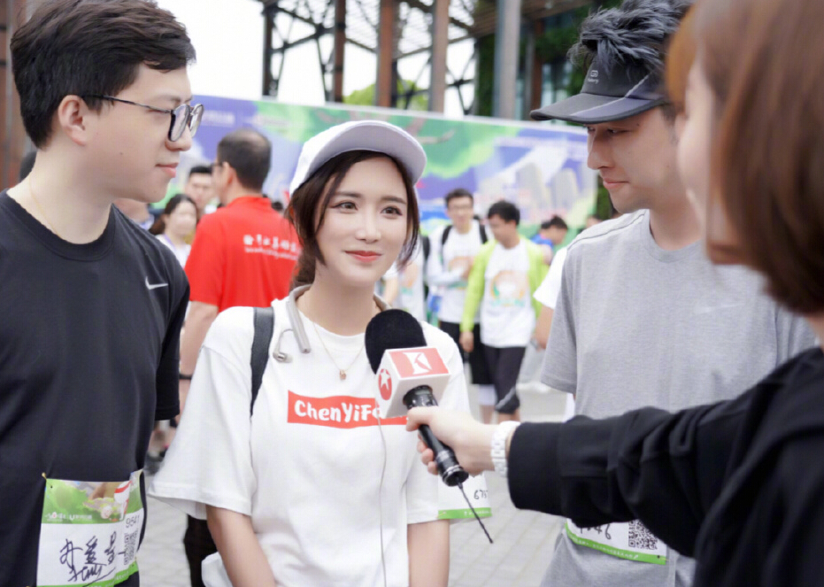 前些日子陈一发与钱小佳等人参加了"一个鸡蛋的暴