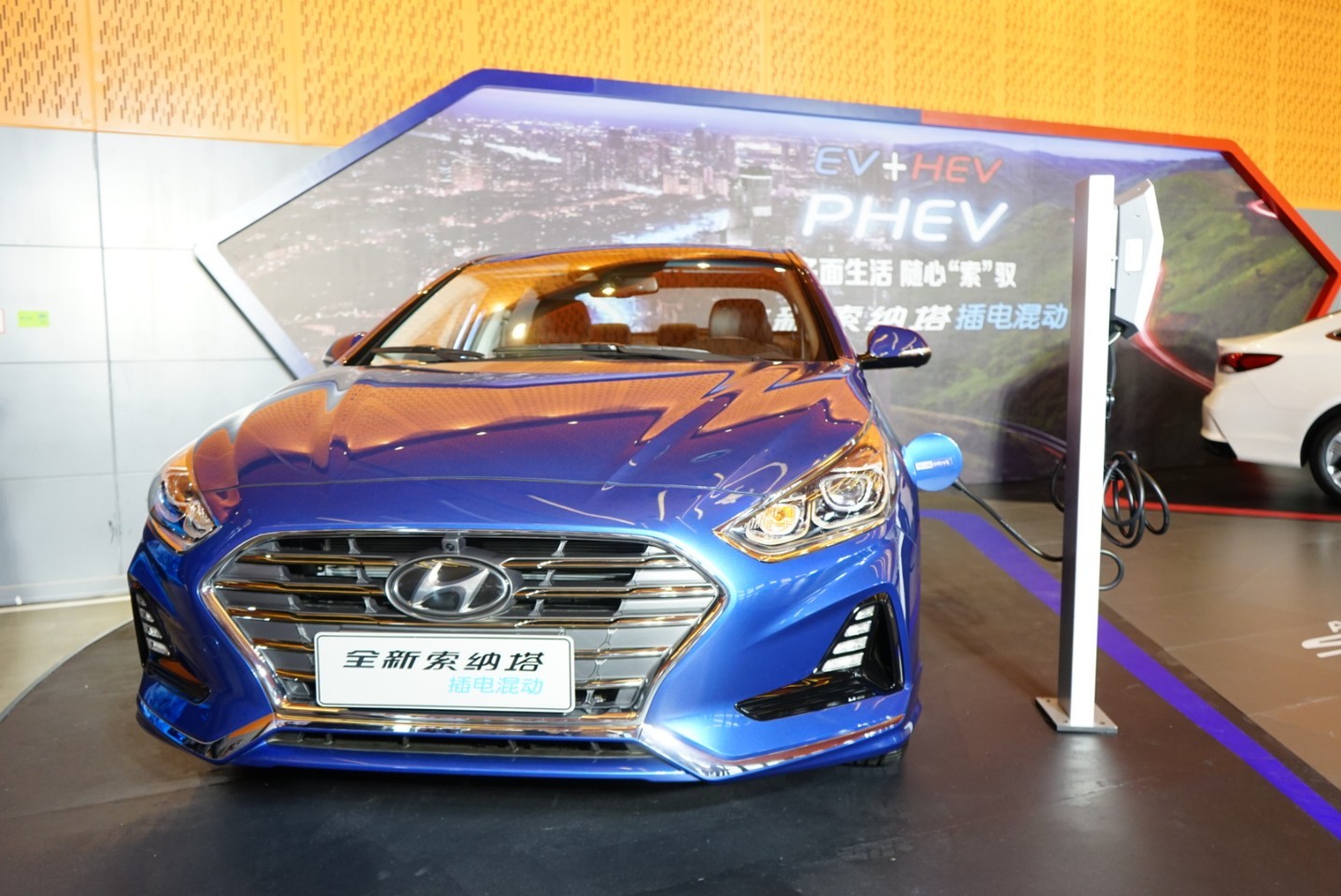 8月7日,北京现代首款插电混动车型索纳塔phev版本正式上市-新浪汽车