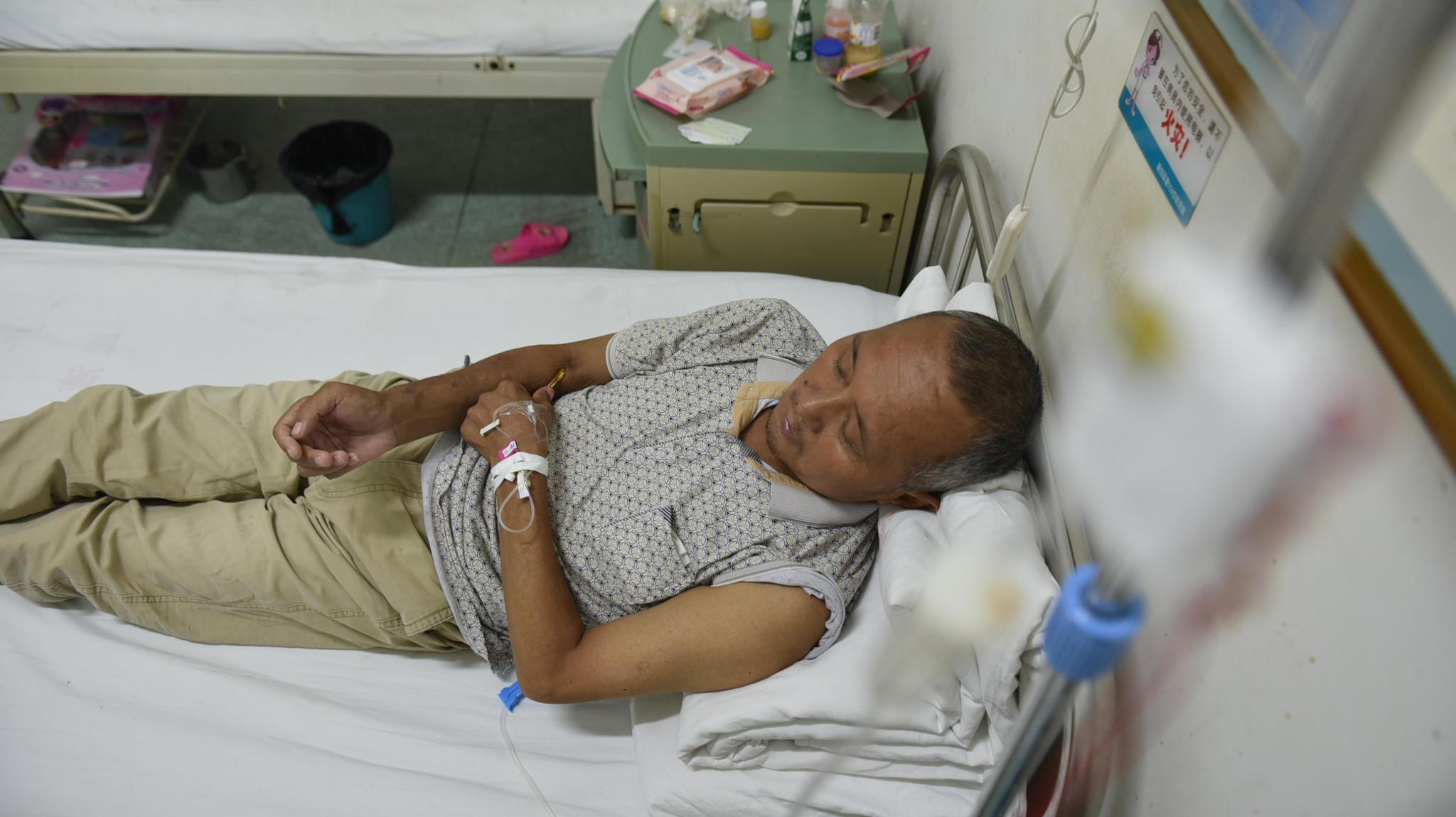 小伙用网络贷款救未来岳父父母知情后逼他与漂亮女友分手