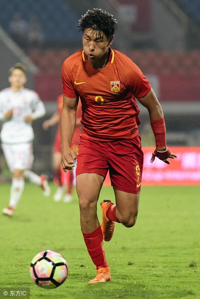 郭田雨pk张玉宁!国足未来十年第一中锋之争 你更看好谁?