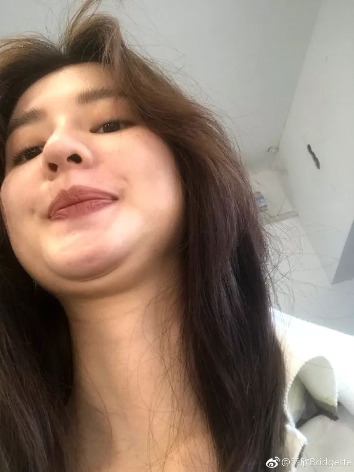 乔欣"双下巴"瞩目,但不妨碍她和许魏洲"公费谈恋爱"啊