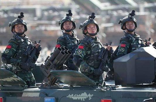 中国武警再添新装备! 新式头盔夜视仪助士兵夜间如白昼