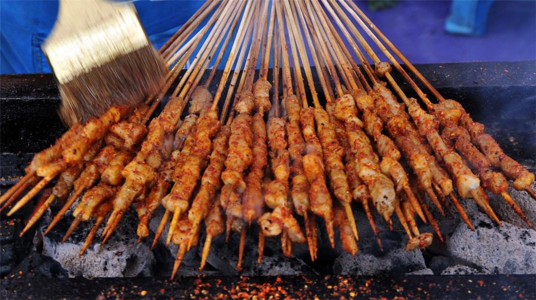 大金链子小手表, 一天三顿小烧烤.这才是社会人的生活啊