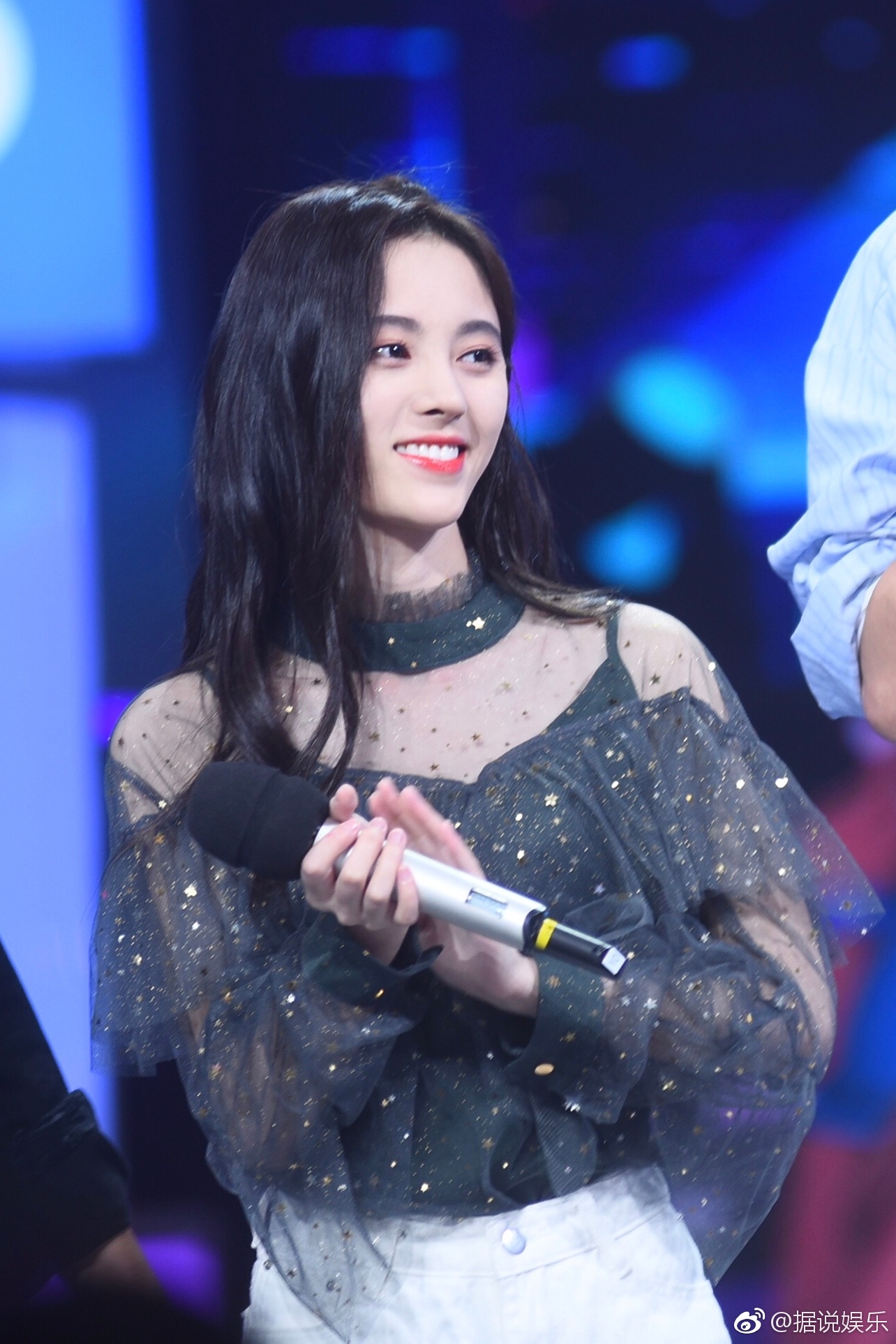 鞠婧祎时隔两年再登综艺舞台