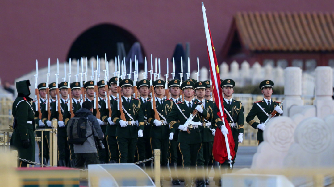 世纪大阅兵中的国旗护卫队,威武气质至今让人难以忘怀!