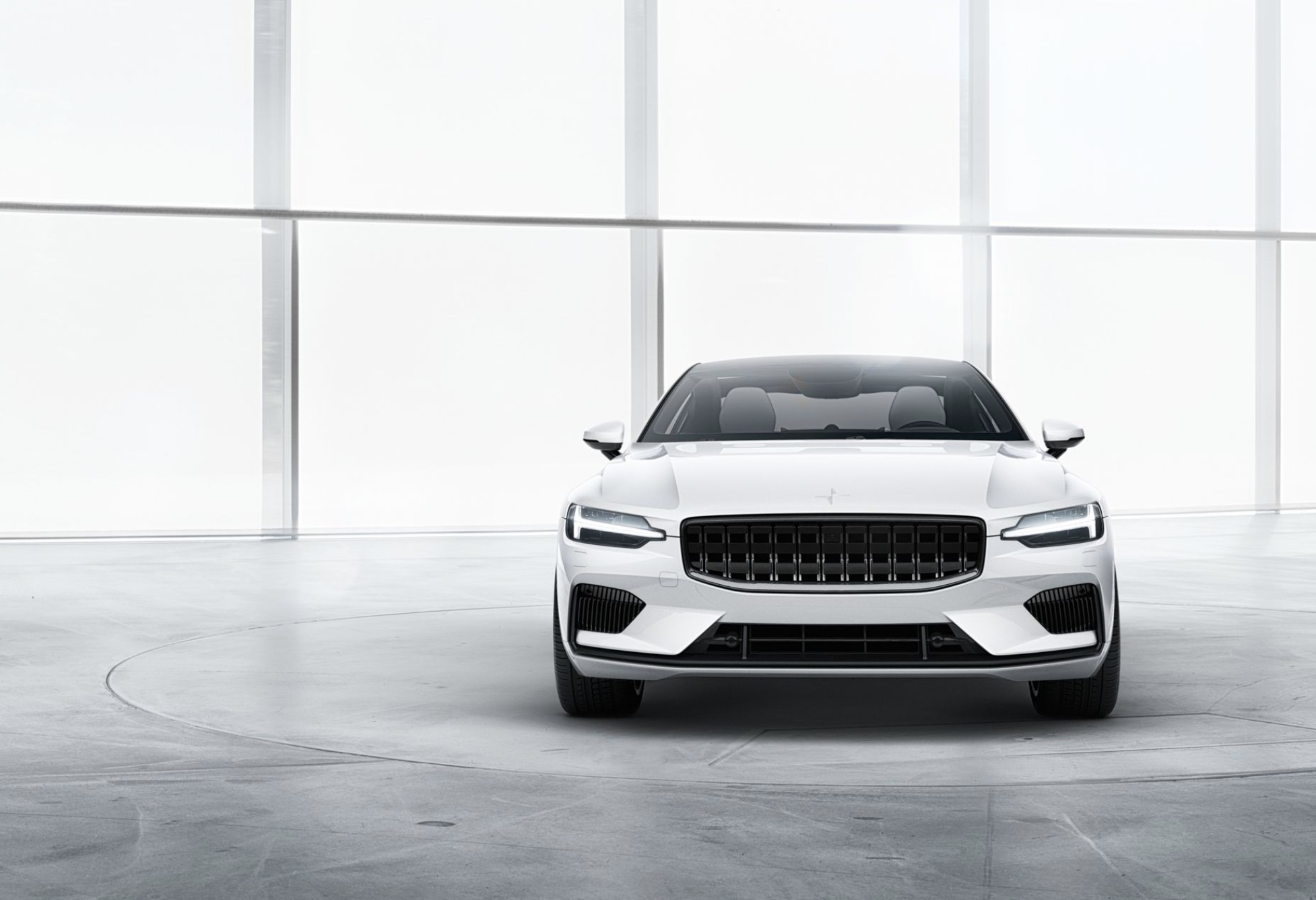 polestar 1作为polestar的首款车型,它的外观和沃尔沃2013年发布的