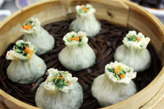 不想跟你讲话,并向你丢了一屉翡翠烧麦