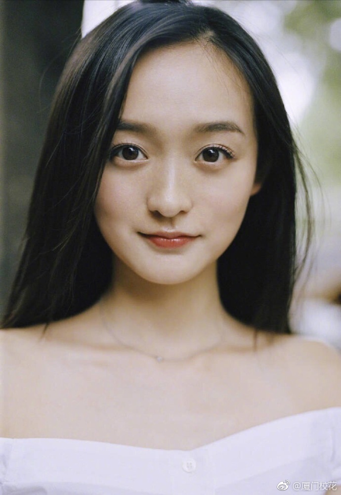 她叫何泓姗匆匆那年剧版饰演方茴身高163cm白羊座