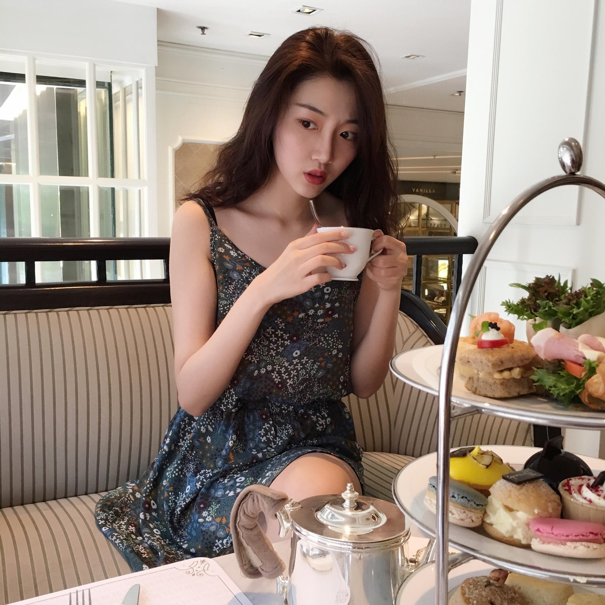 沈阳音乐学院  16级 戏剧影舞台设计 身高175  泳衣店老板,平面模特