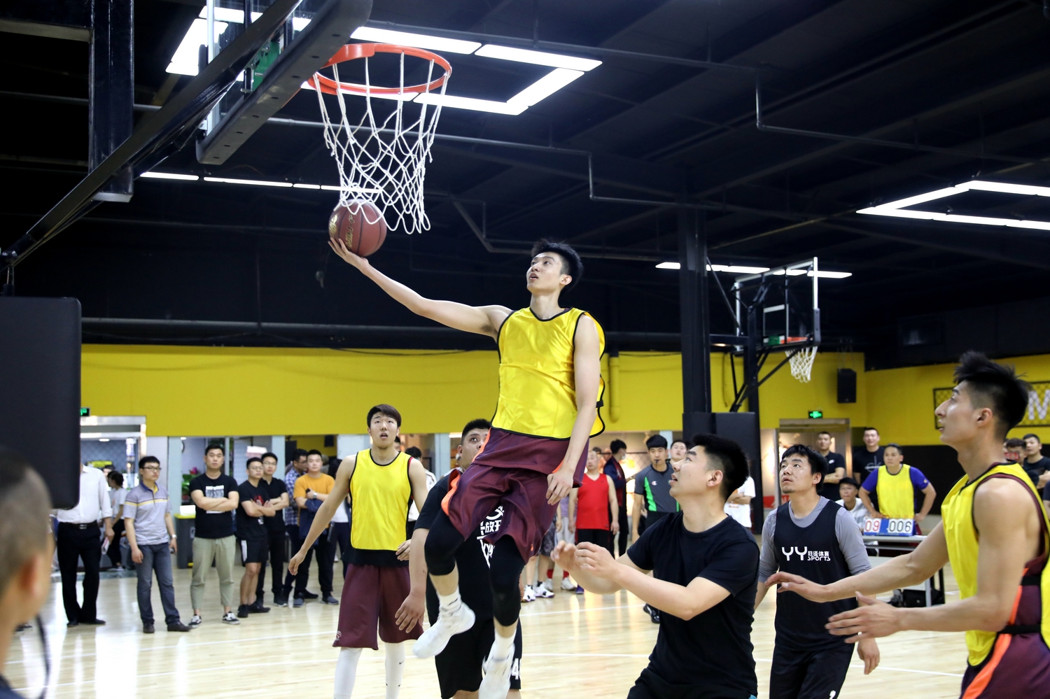 亚洲第一街球王赵强空降石家庄max篮球馆