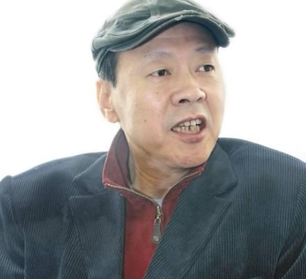 他是《我的丑娘》中的丑儿子, 因长相"猥琐"给家人造成麻烦