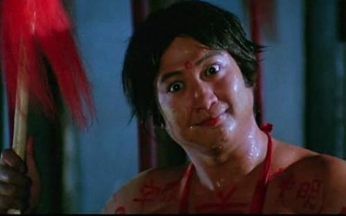 被誉为"世界上最灵活的胖子"洪金宝功夫相当不错.