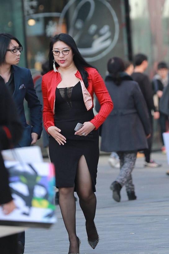 很有气质的少妇，穿衣品味，韵味十足！|少妇|区里|阶梯_新浪新闻