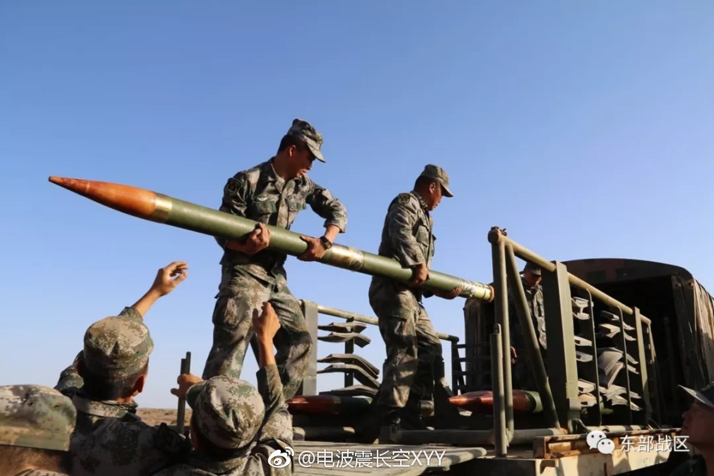 73军某旅90a型火箭布雷车