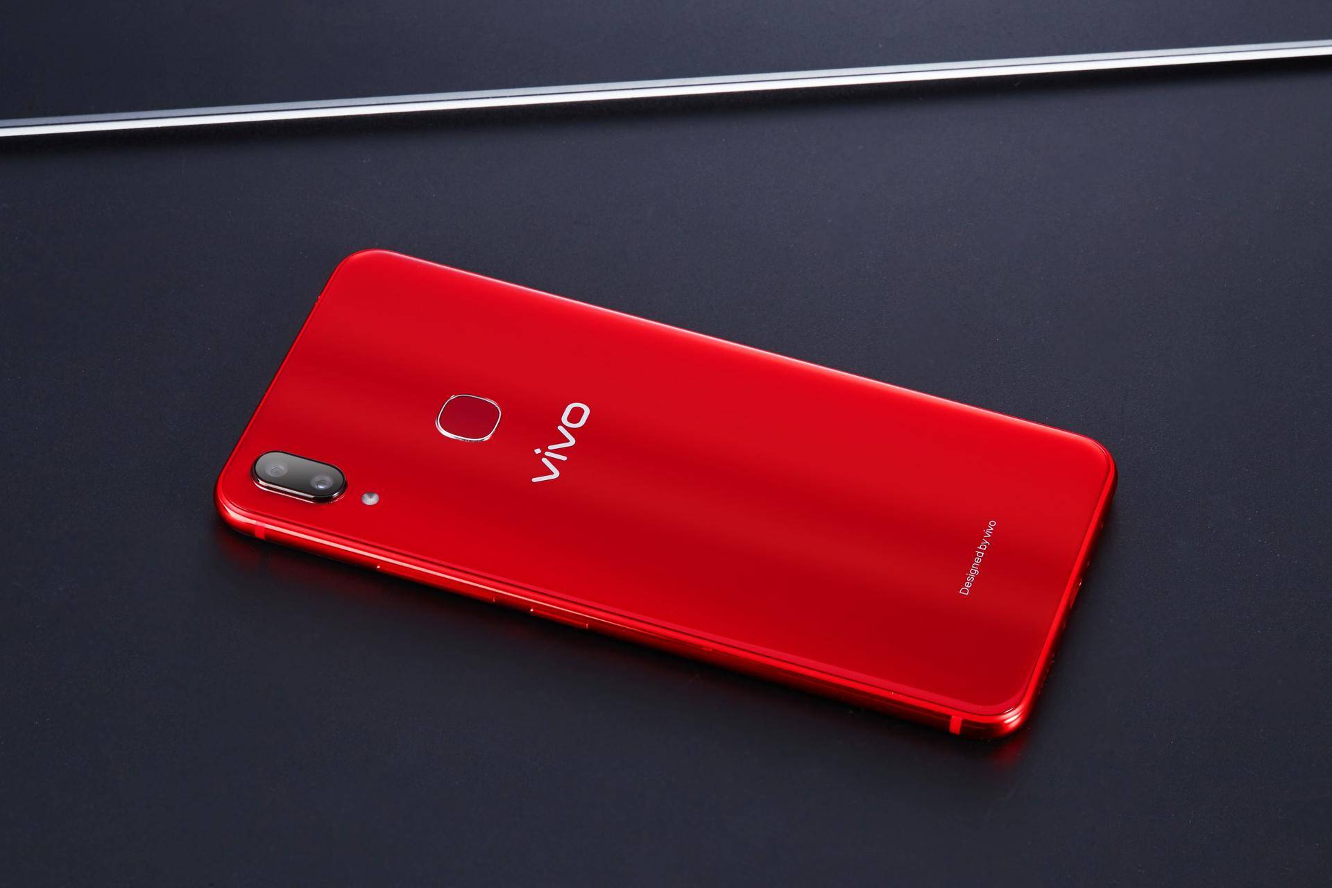 vivox21i宝石红图赏圆润曲度搭配红色更惊艳