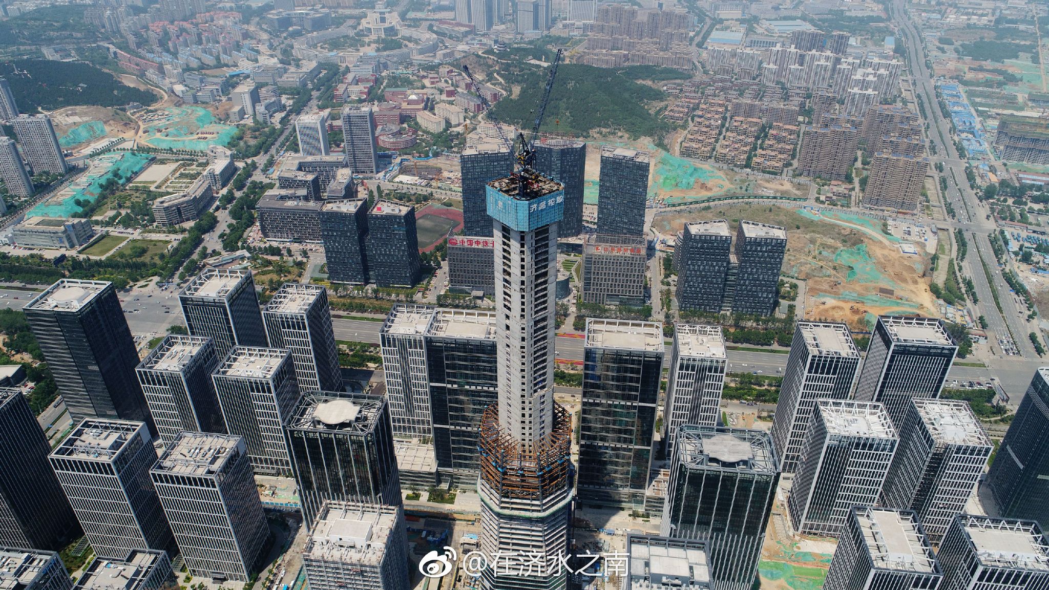第一高"易主!汉峪金谷在建超高层突破306米济南又长高了![中国赞]