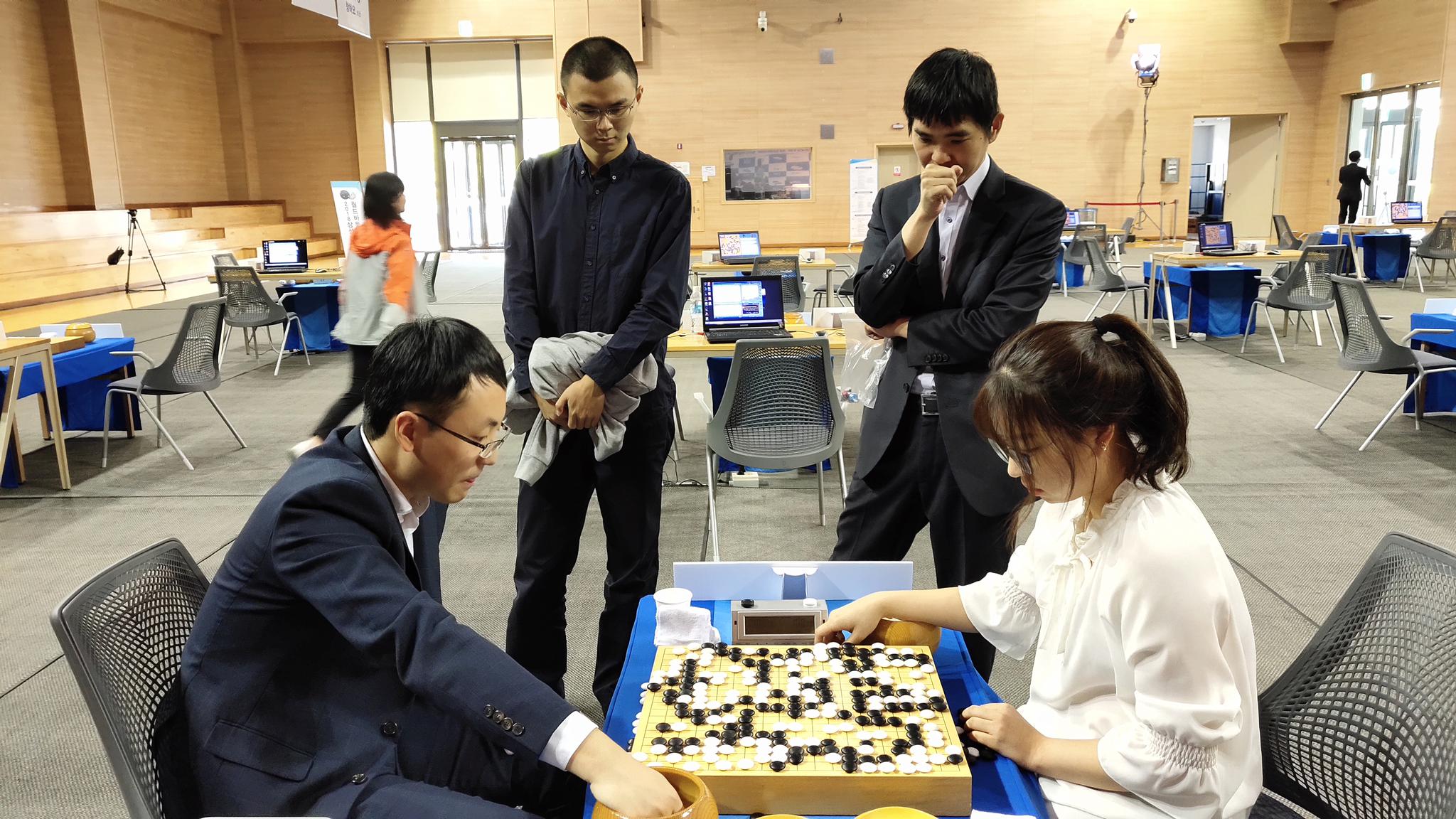 9月4日,第23届三星车险杯世界围棋大师赛32强双败淘汰小组赛首轮在