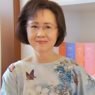 琼瑶奶奶:一个为爱痴狂了几十年的傻女人