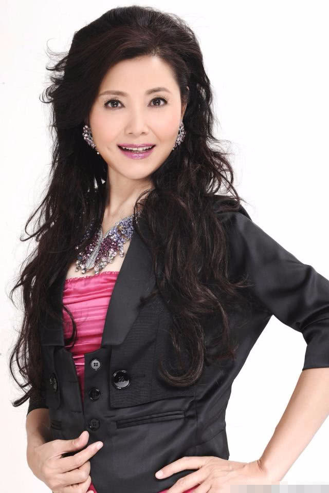 她被称为史上最美皇后,如今64岁,一家人过得让人羡慕|姜黎黎|皇后