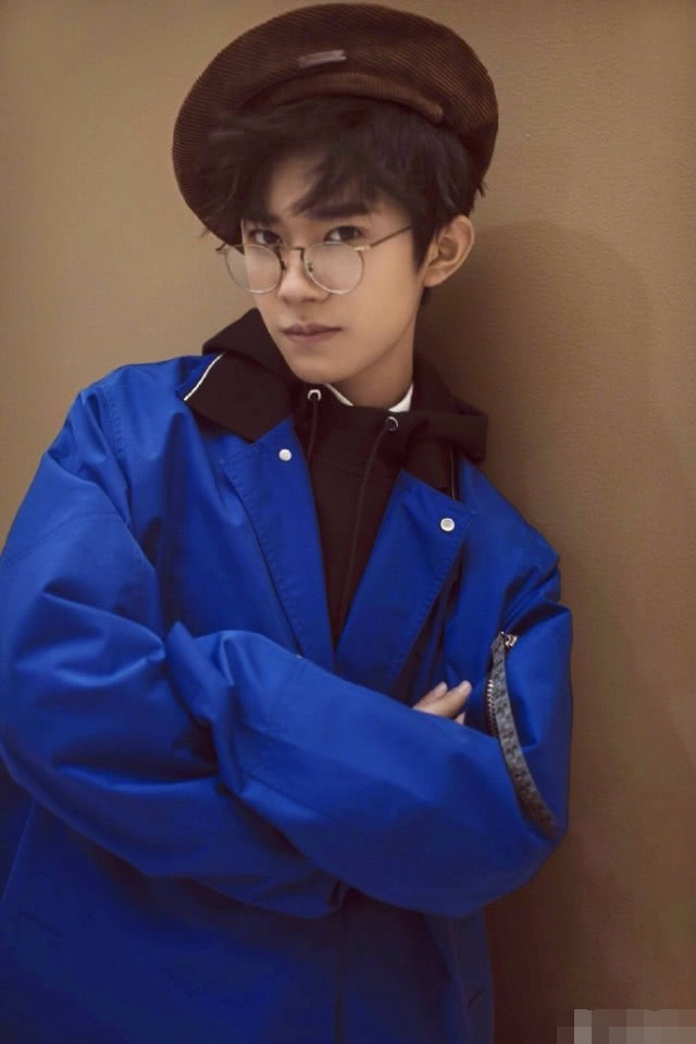 戴着一顶这样的帽子,看起来十分的成熟,十分的帅气,预测易烊千玺的