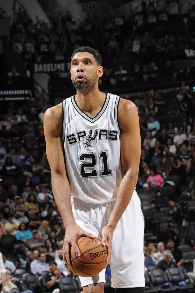 nba球星的谢幕战:邓肯遭伊巴卡盖帽,科比砍60分,麦迪最悲催