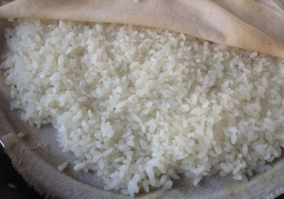 这样做的米饭不用菜也可以吃几大碗一般人没吃过